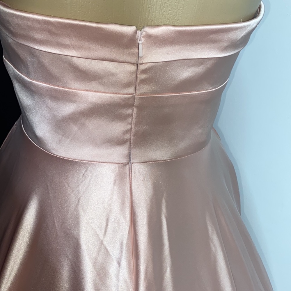 Strapless Gown IT HAS POCKETS 🤩 - Picture 7 of 11